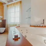 Aphrodite Luxury With Jacuzzi Apartament *