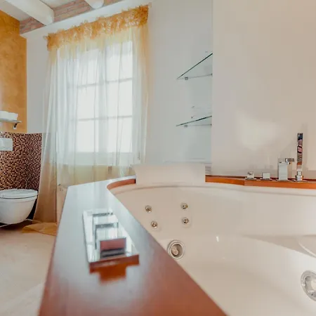 Aphrodite Luxury With Jacuzzi Apartmán *