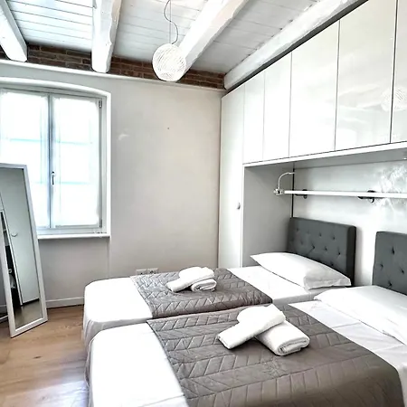 Aphrodite Luxury With Jacuzzi 的里雅斯特